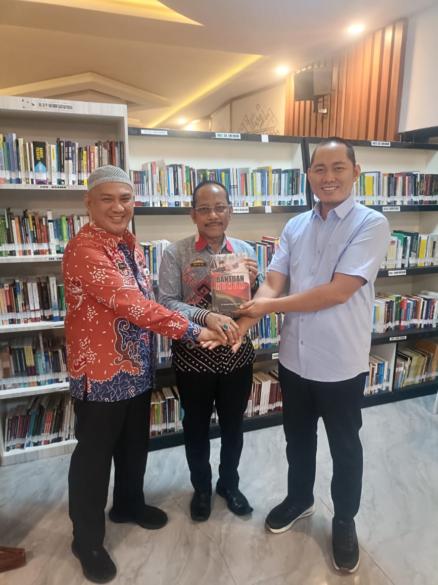 Perpustakaan Hukum JDIH Provinsi Lampung Terima Buku “Bantuan Hukum” Karya Dr. Zainudin Hasan